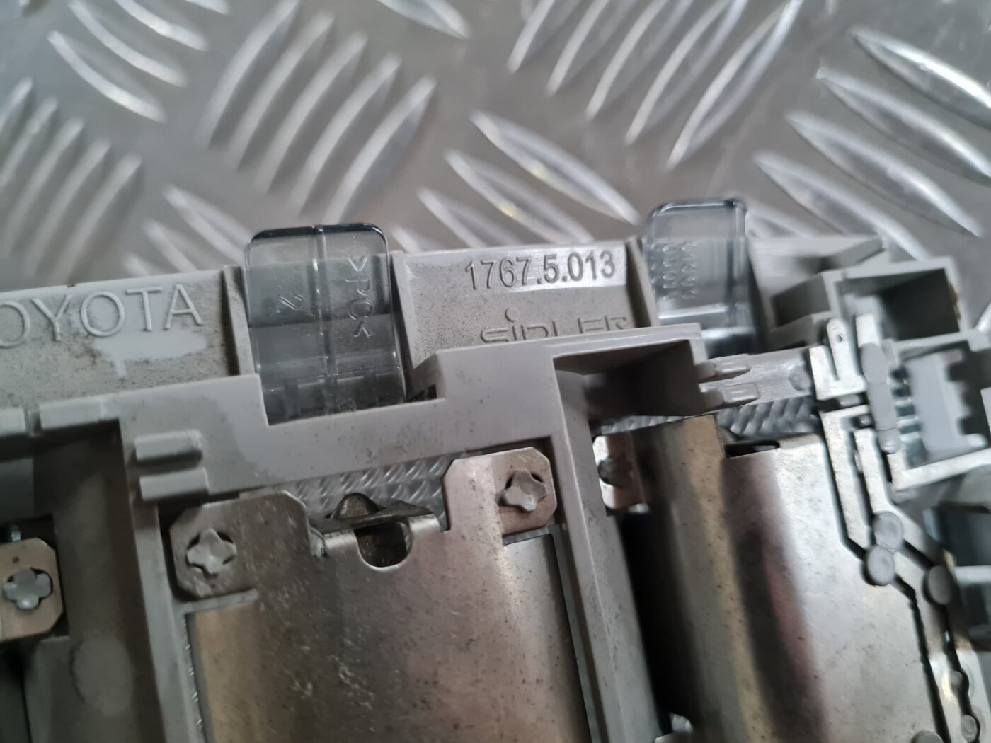 Salona apgaismojuma panelis priekš TOYOTA AVENSIS 2007 UNIVERSAL 4 Salona apgaismojuma panelis priekš TOYOTA AVENSIS 2007 UNIVERSAL