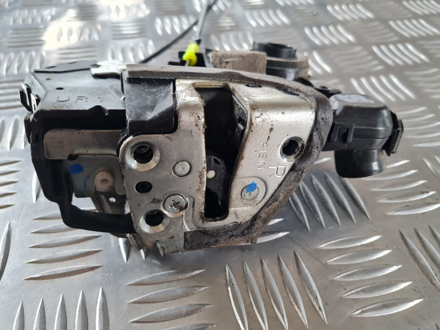 Priekšējo labo durvju slēdzene priekš TOYOTA AVENSIS 2007 UNIVERSAL