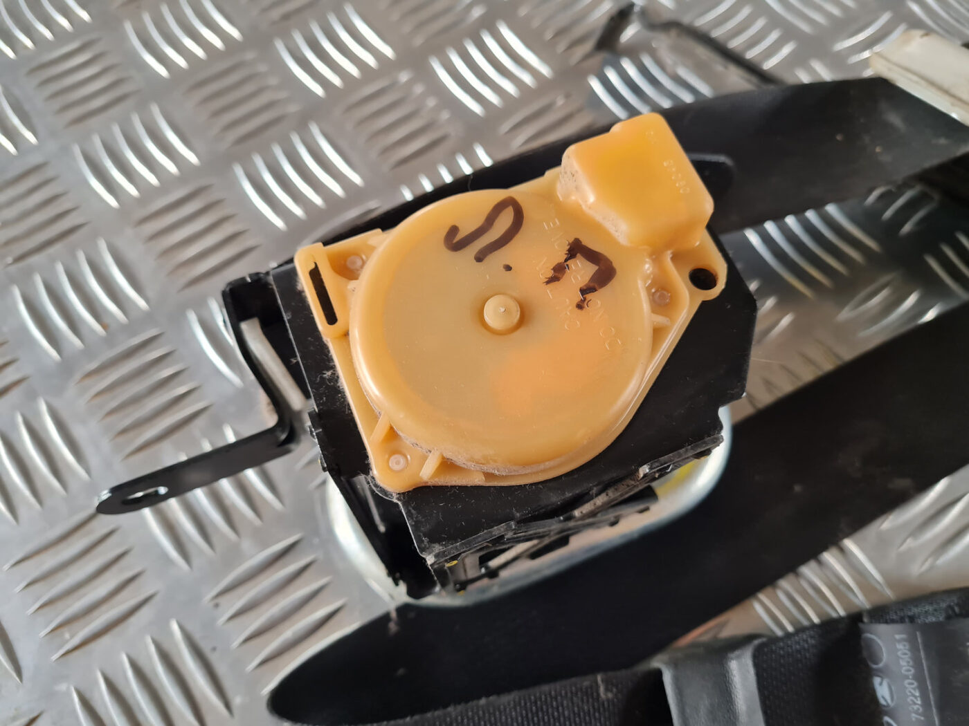 Priekšējā kreisā drošības josta priekš TOYOTA AVENSIS 2007 UNIVERSAL 5 Priekšējā kreisā drošības josta priekš TOYOTA AVENSIS 2007 UNIVERSAL