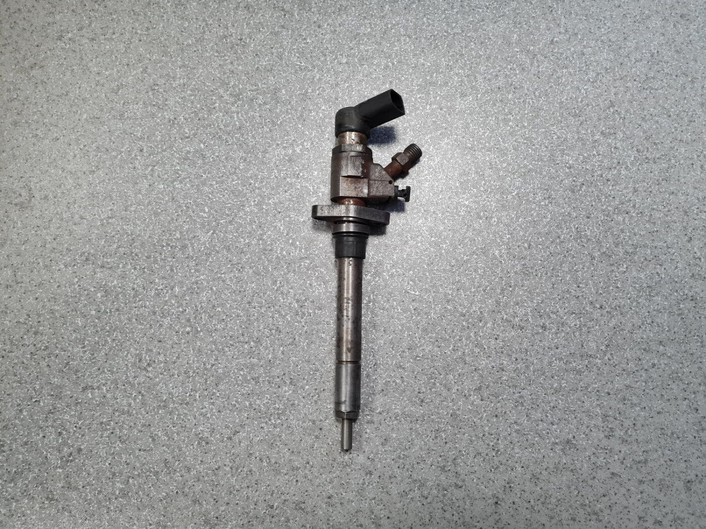 Degvielas smidzinātājs priekš VOLVO C30 2008 SILVER 1 Degvielas smidzinātājs priekš VOLVO C30 2008 SILVER