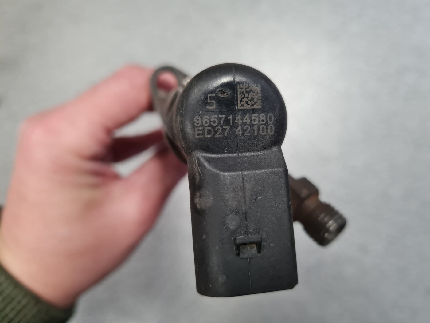 Degvielas smidzinātājs priekš VOLVO C30 2008 SILVER 4 Degvielas smidzinātājs priekš VOLVO C30 2008 SILVER