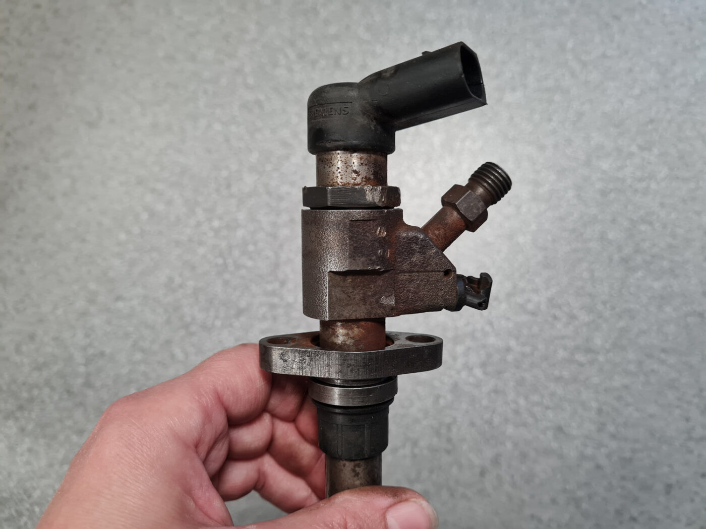 Degvielas smidzinātājs priekš VOLVO C30 2008 SILVER 3 Degvielas smidzinātājs priekš VOLVO C30 2008 SILVER