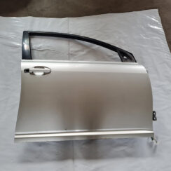 Priekšējās labās durvis priekš TOYOTA AVENSIS 2007 UNIVERSAL
