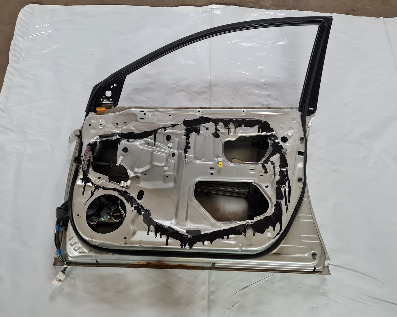 Priekšējās labās durvis priekš TOYOTA AVENSIS 2007 UNIVERSAL 10 Priekšējās labās durvis priekš TOYOTA AVENSIS 2007 UNIVERSAL