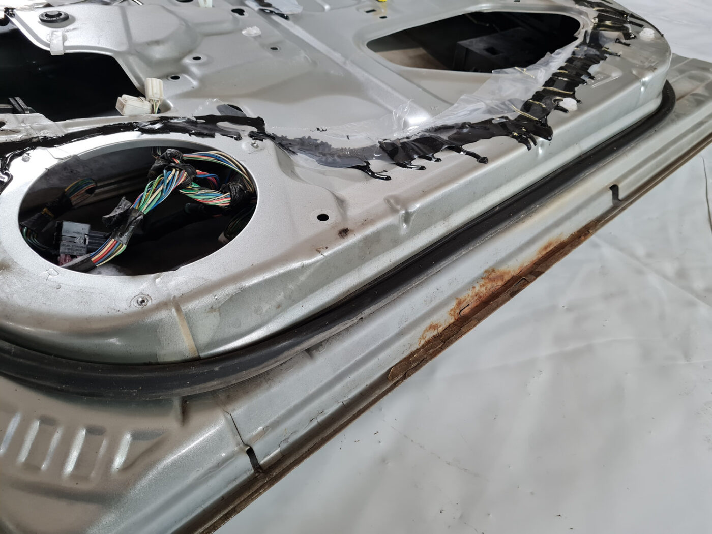 Priekšējās labās durvis priekš TOYOTA AVENSIS 2007 UNIVERSAL 7 Priekšējās labās durvis priekš TOYOTA AVENSIS 2007 UNIVERSAL