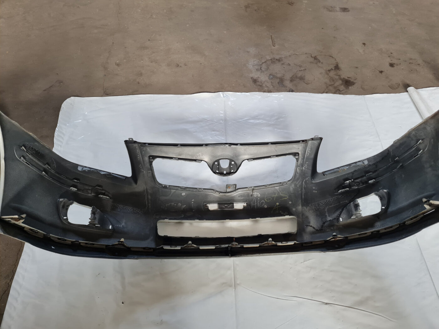 Priekšējais buferis priekš TOYOTA AVENSIS 2007 UNIVERSAL 14 Priekšējais buferis priekš TOYOTA AVENSIS 2007 UNIVERSAL