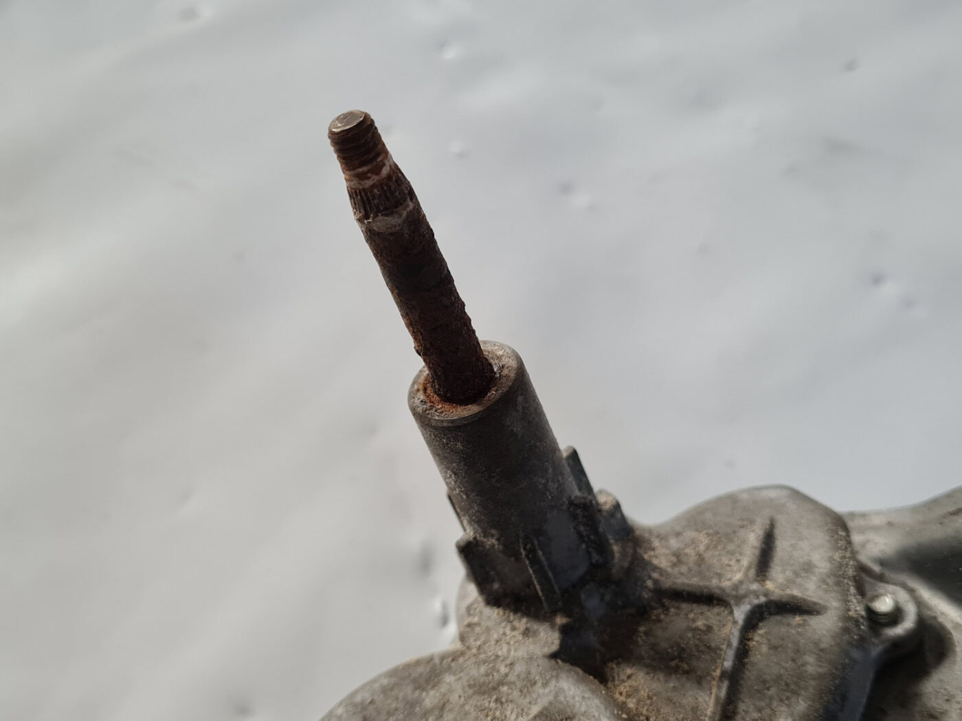 Aizmugurējā stikla tīrītāja motors priekš TOYOTA AVENSIS 2007 UNIVERSAL