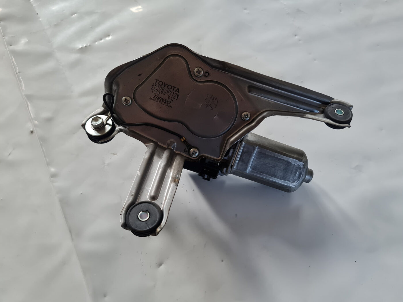 Aizmugurējā stikla tīrītāja motors priekš TOYOTA AVENSIS 2007 UNIVERSAL