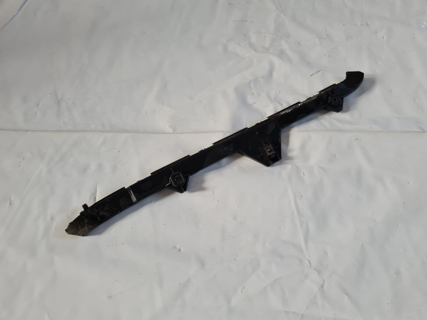 Aizmugurēja bufera kronšteins priekš TOYOTA AVENSIS 2007 UNIVERSAL