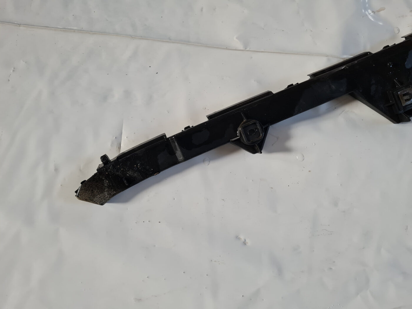 Aizmugurēja bufera kronšteins priekš TOYOTA AVENSIS 2007 UNIVERSAL