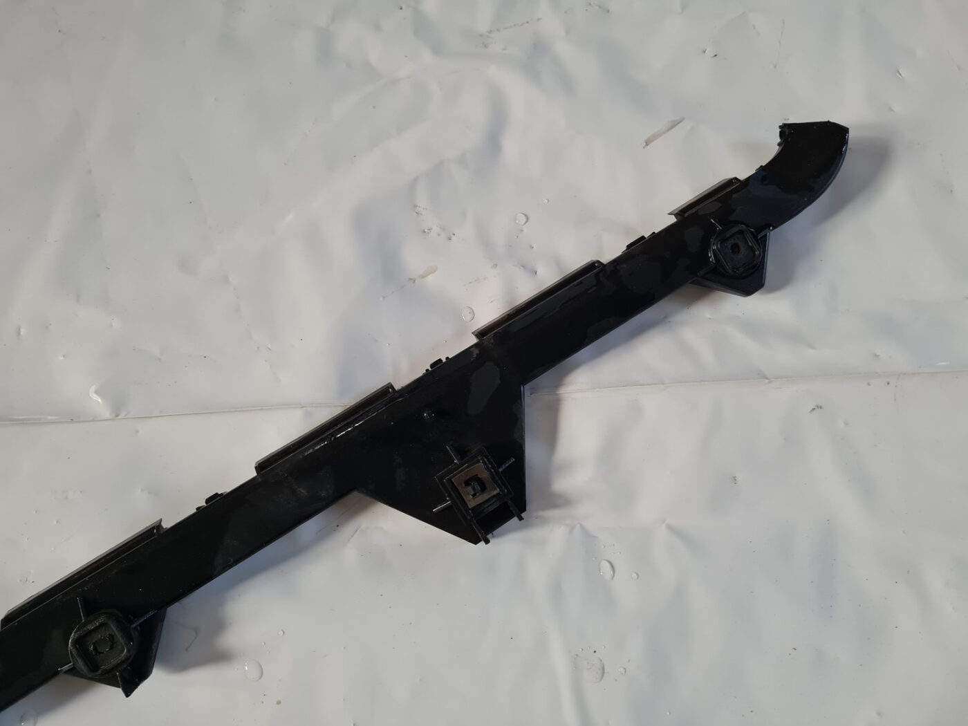 Aizmugurēja bufera kronšteins priekš TOYOTA AVENSIS 2007 UNIVERSAL