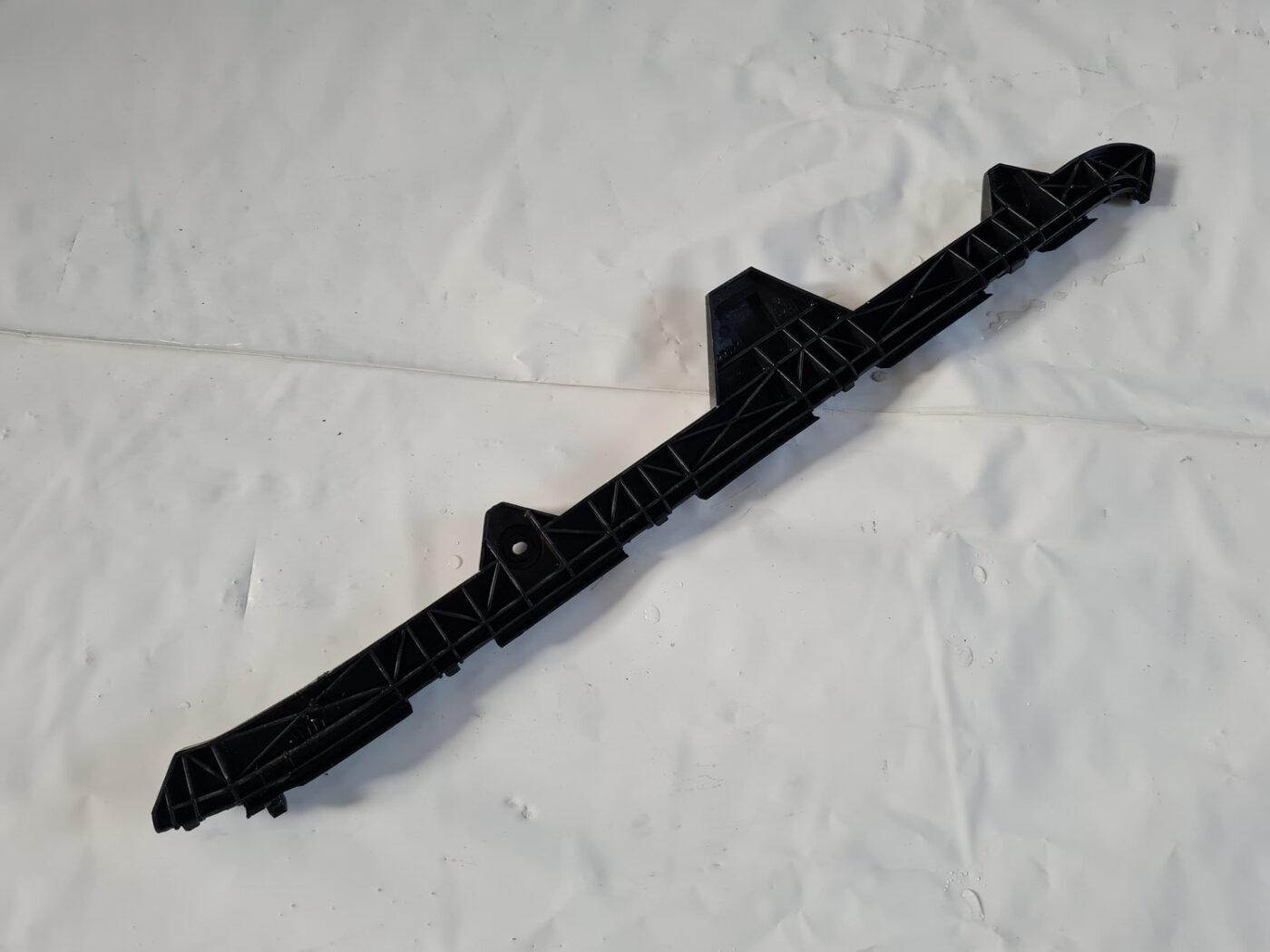 Aizmugurēja bufera kronšteins priekš TOYOTA AVENSIS 2007 UNIVERSAL