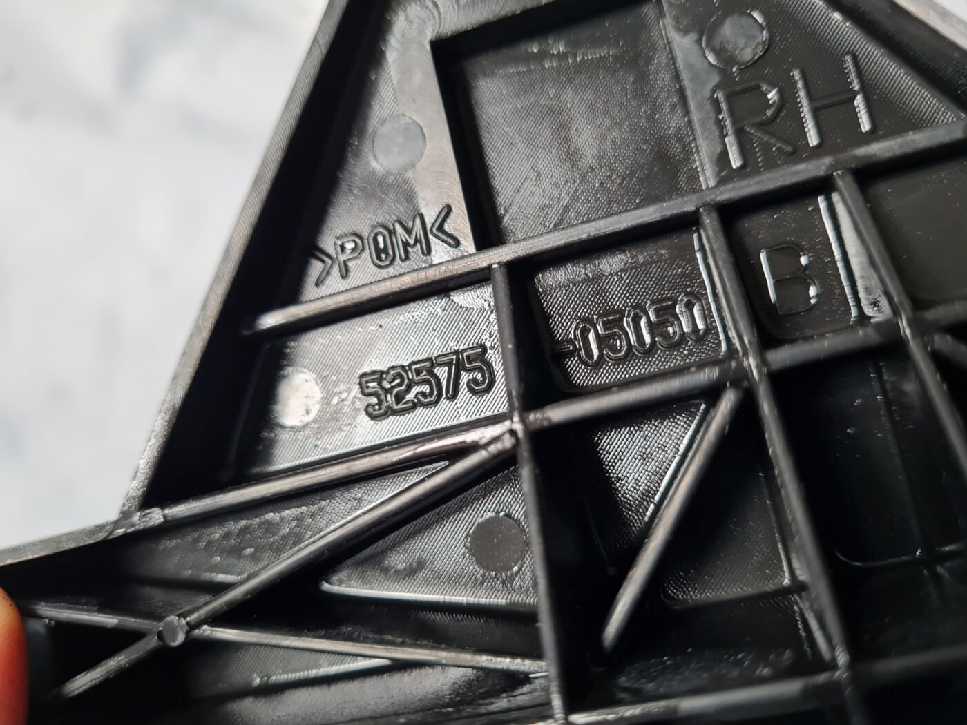 Aizmugurēja bufera kronšteins priekš TOYOTA AVENSIS 2007 UNIVERSAL