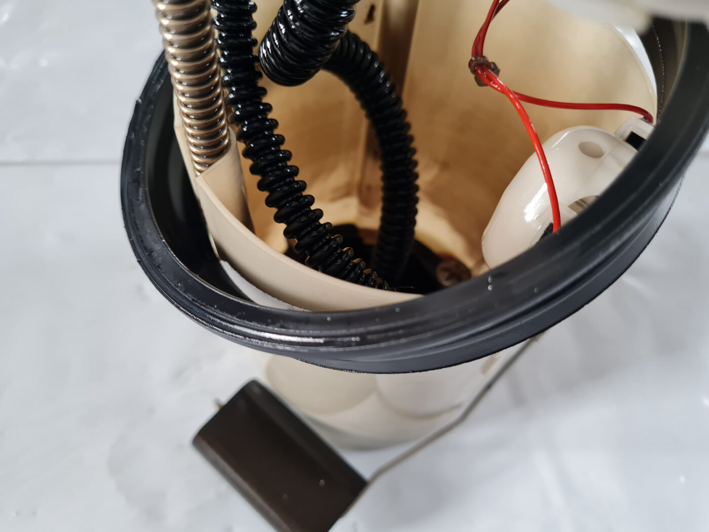 Degvielas tvertnes sūkņa līmeņa devējs priekš TOYOTA AVENSIS 2007 UNIVERSAL 6 Degvielas tvertnes sūkņa līmeņa devējs priekš TOYOTA AVENSIS 2007 UNIVERSAL