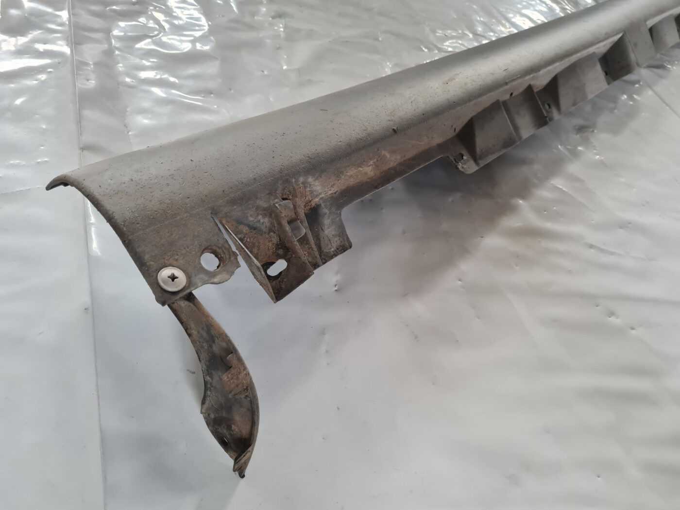 Ārēja sliekšņa kreisa uzlika priekš TOYOTA AVENSIS 2007 UNIVERSAL 2 Ārēja sliekšņa kreisa uzlika priekš TOYOTA AVENSIS 2007 UNIVERSAL