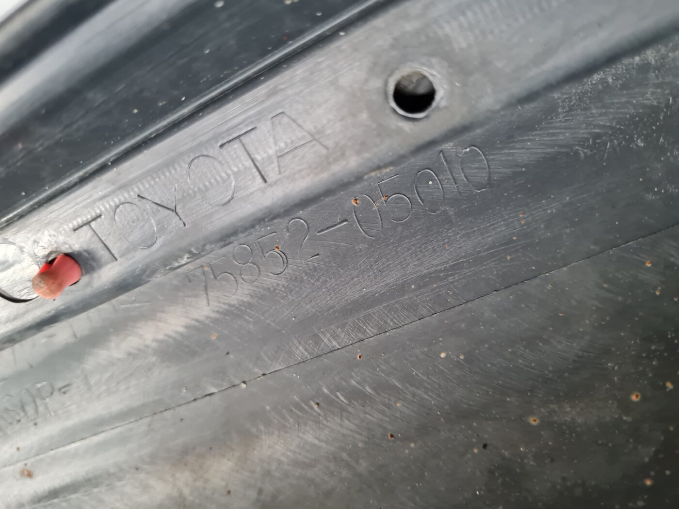 Ārēja sliekšņa kreisa uzlika priekš TOYOTA AVENSIS 2007 UNIVERSAL 3 Ārēja sliekšņa kreisa uzlika priekš TOYOTA AVENSIS 2007 UNIVERSAL