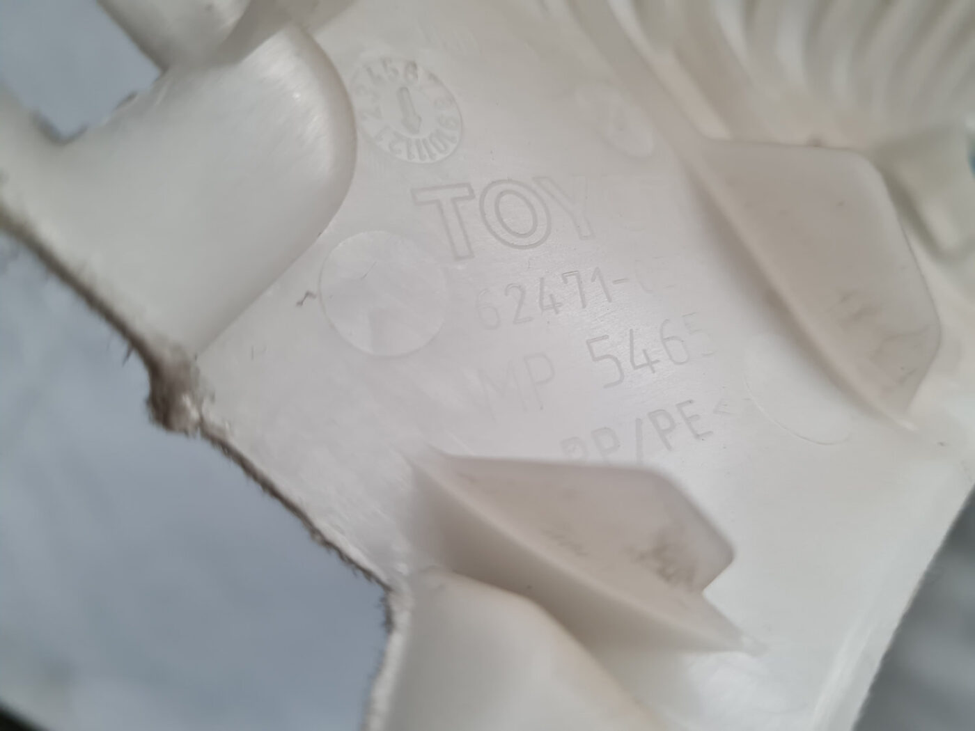 Aizmugurējas salona statnes apdare priekš TOYOTA AVENSIS 2007 UNIVERSAL