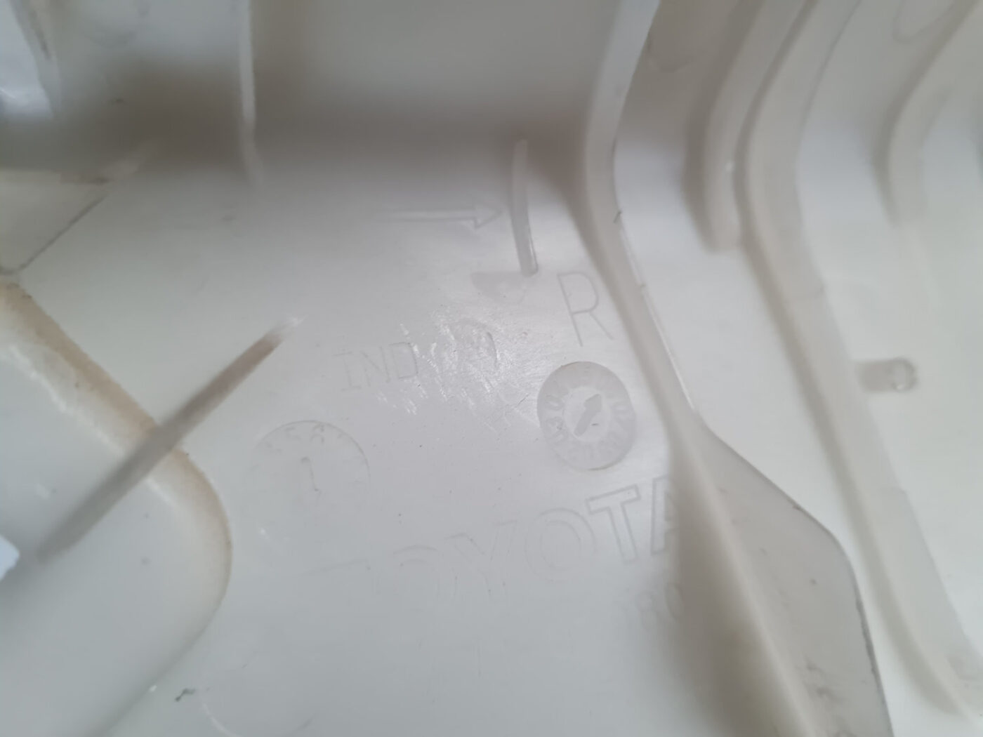 Aizmugurējas salona statnes apdare priekš TOYOTA AVENSIS 2007 UNIVERSAL