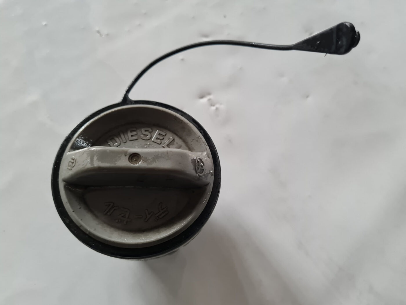 Degvielas uzpildes korķis priekš TOYOTA AVENSIS 2007 UNIVERSAL 2 Degvielas uzpildes korķis priekš TOYOTA AVENSIS 2007 UNIVERSAL