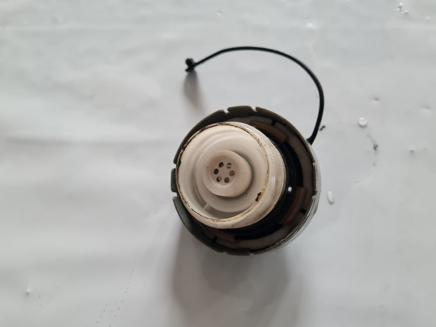 Degvielas uzpildes korķis priekš TOYOTA AVENSIS 2007 UNIVERSAL 3 Degvielas uzpildes korķis priekš TOYOTA AVENSIS 2007 UNIVERSAL