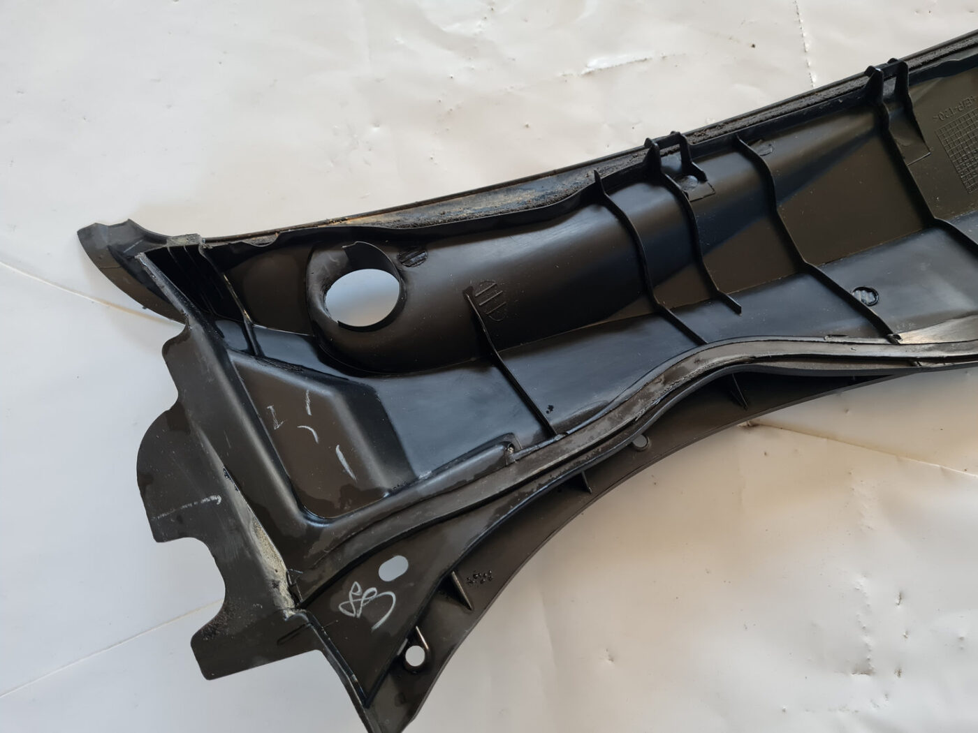 Vējstikla uzlikas (deflektora) režģis priekš TOYOTA AVENSIS 2007 UNIVERSAL