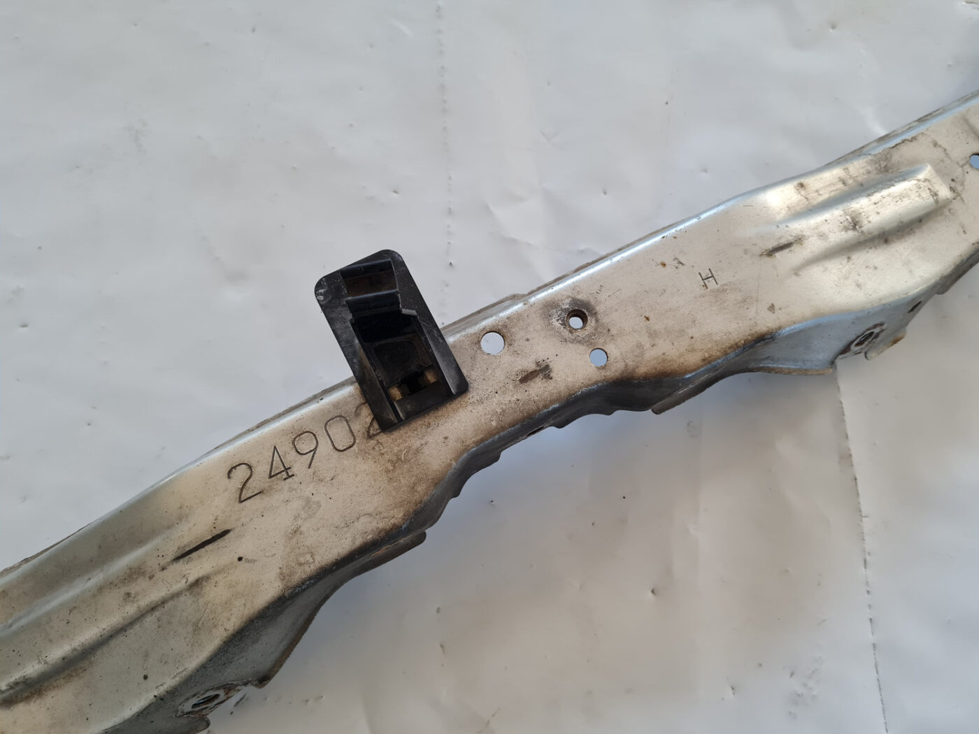 Priekšējā radiatora rāmja augšēja daļa priekš TOYOTA AVENSIS 2007 UNIVERSAL 7 Priekšējā radiatora rāmja augšēja daļa priekš TOYOTA AVENSIS 2007 UNIVERSAL