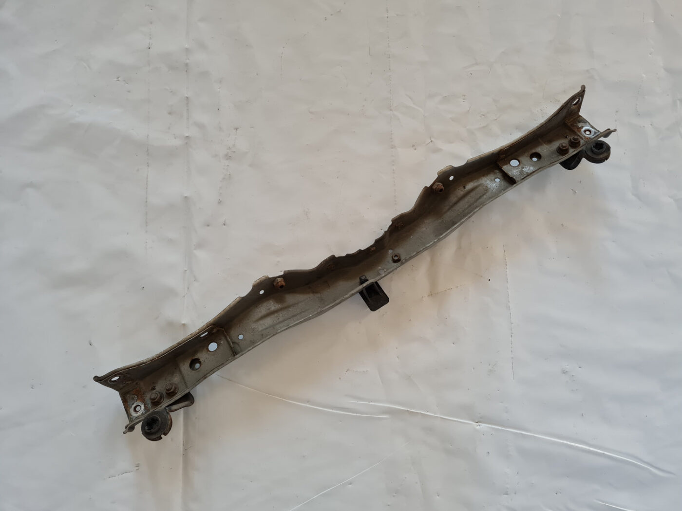 Priekšējā radiatora rāmja augšēja daļa priekš TOYOTA AVENSIS 2007 UNIVERSAL 6 Priekšējā radiatora rāmja augšēja daļa priekš TOYOTA AVENSIS 2007 UNIVERSAL