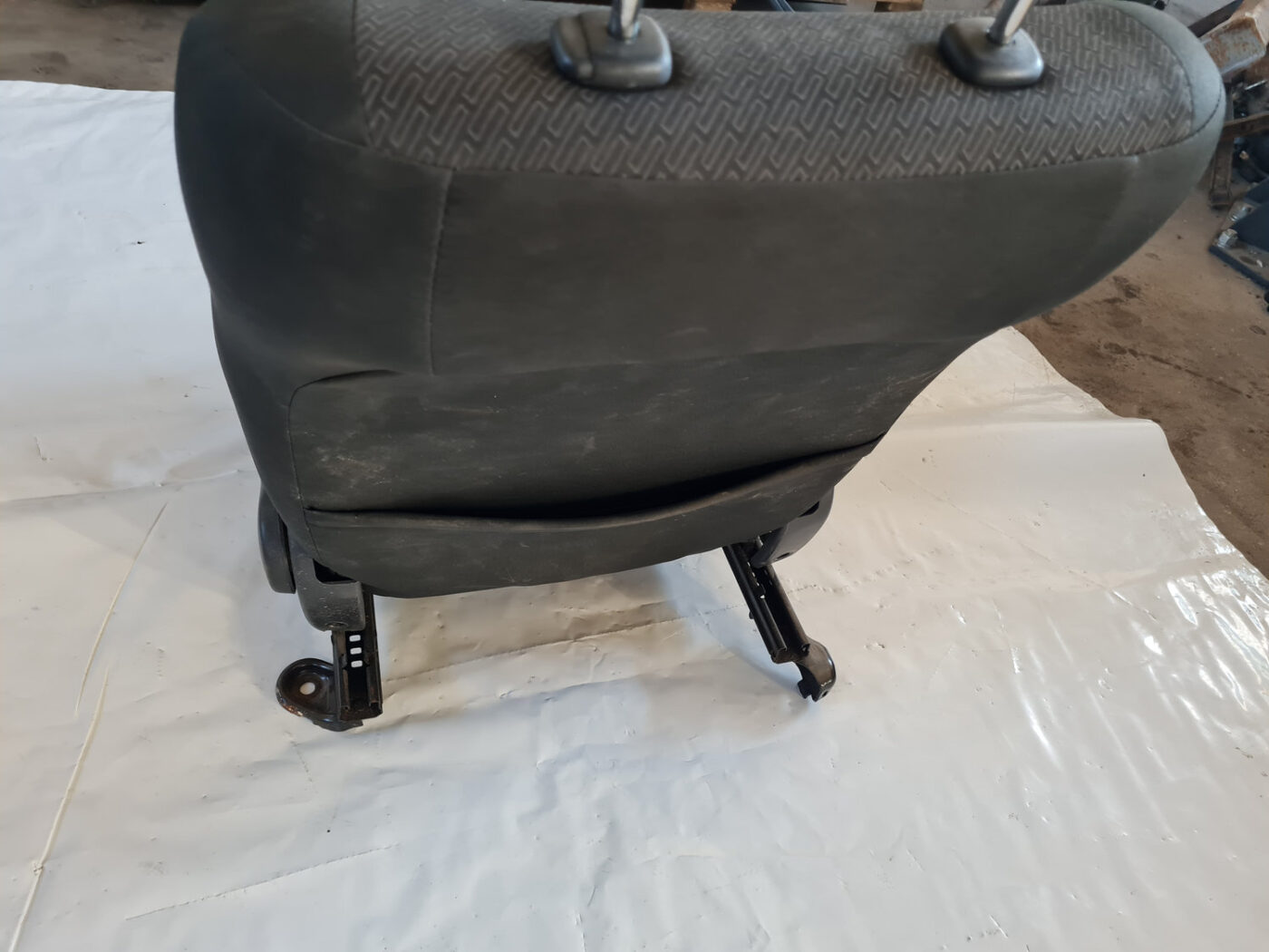 Priekšējais kreisais sēdeklis priekš TOYOTA AVENSIS 2007 UNIVERSAL