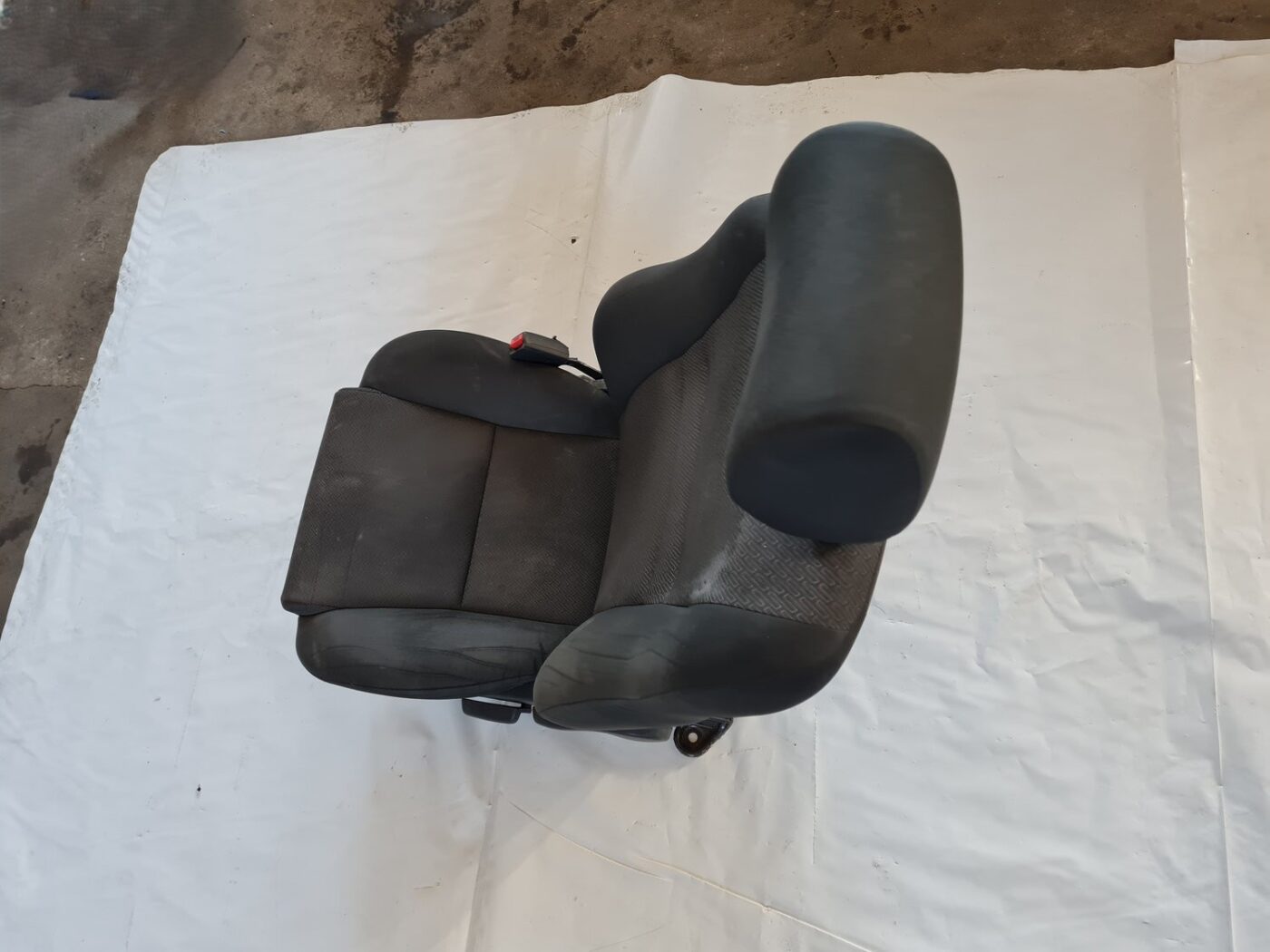 Priekšējais kreisais sēdeklis priekš TOYOTA AVENSIS 2007 UNIVERSAL