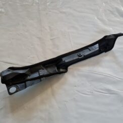 Ieliktņis starp spārnu un durvīm priekš TOYOTA AVENSIS 2007 UNIVERSAL