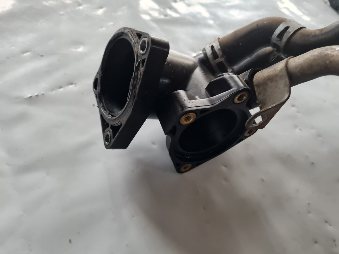 Termostata korpuss priekš TOYOTA AVENSIS 2007 UNIVERSAL 2 Termostata korpuss priekš TOYOTA AVENSIS 2007 UNIVERSAL