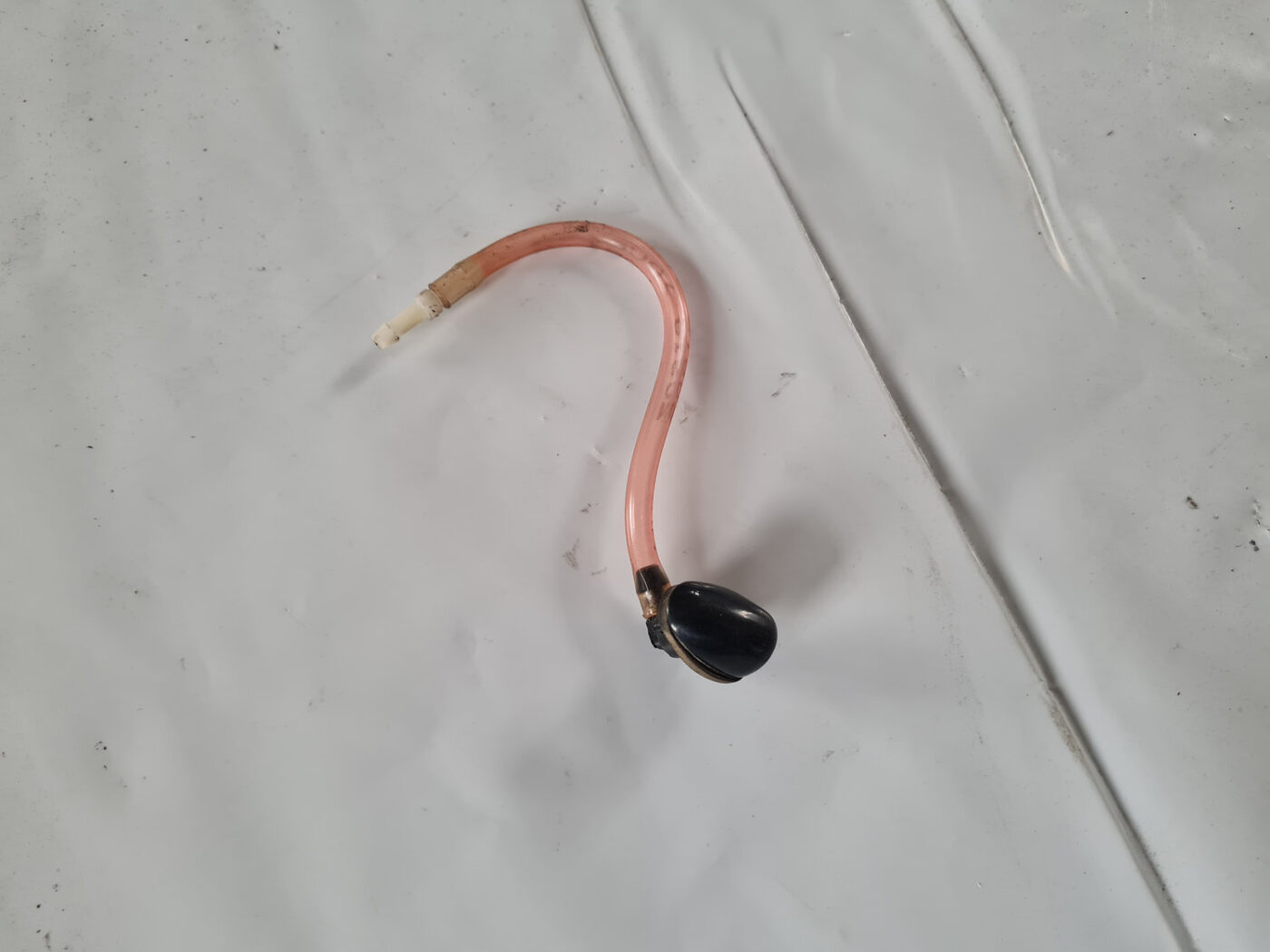 Aizmugurējā stikla mazgātāja sprausla priekš TOYOTA AVENSIS 2007 UNIVERSAL 1 Aizmugurējā stikla mazgātāja sprausla priekš TOYOTA AVENSIS 2007 UNIVERSAL