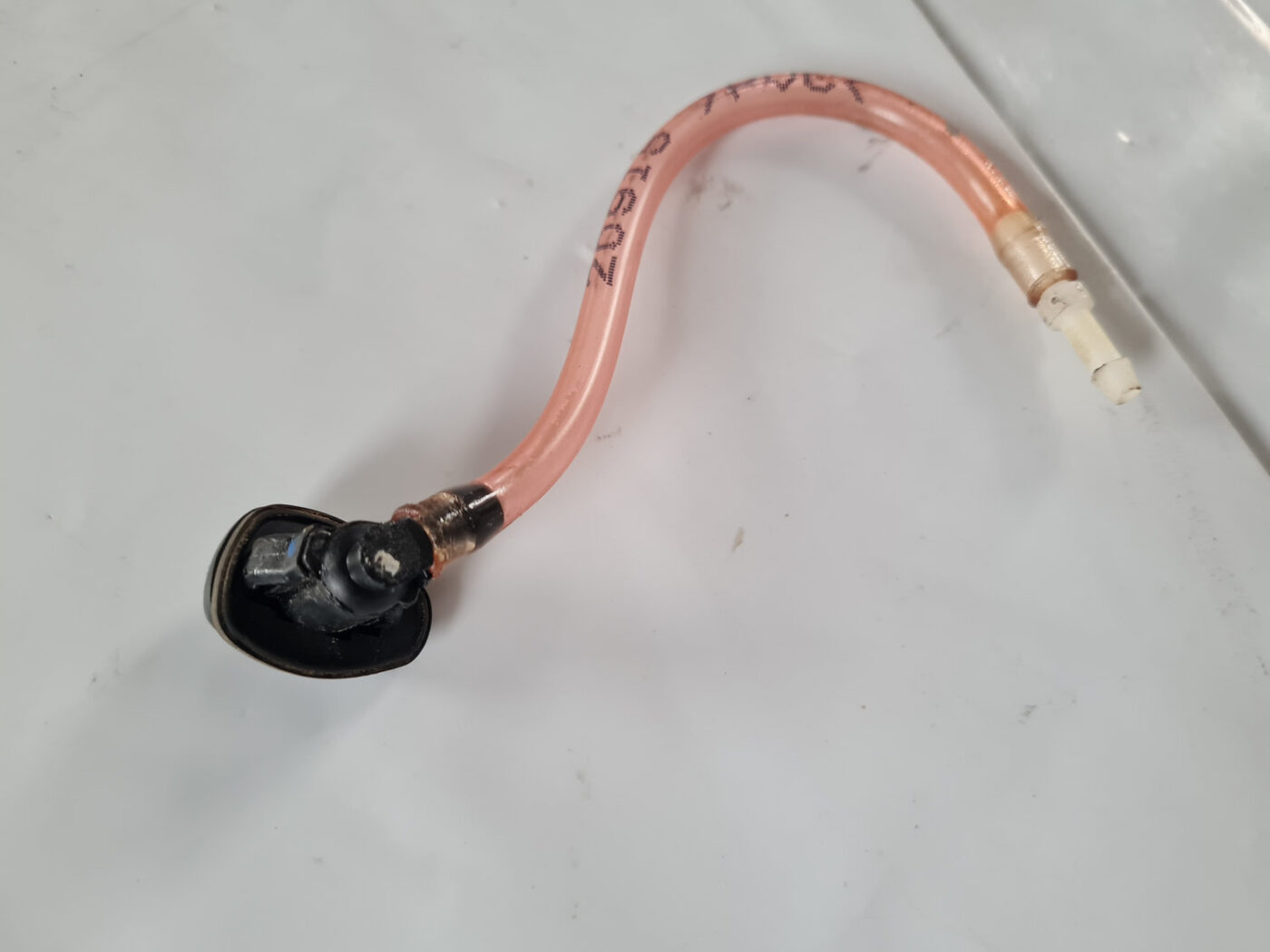 Aizmugurējā stikla mazgātāja sprausla priekš TOYOTA AVENSIS 2007 UNIVERSAL 3 Aizmugurējā stikla mazgātāja sprausla priekš TOYOTA AVENSIS 2007 UNIVERSAL