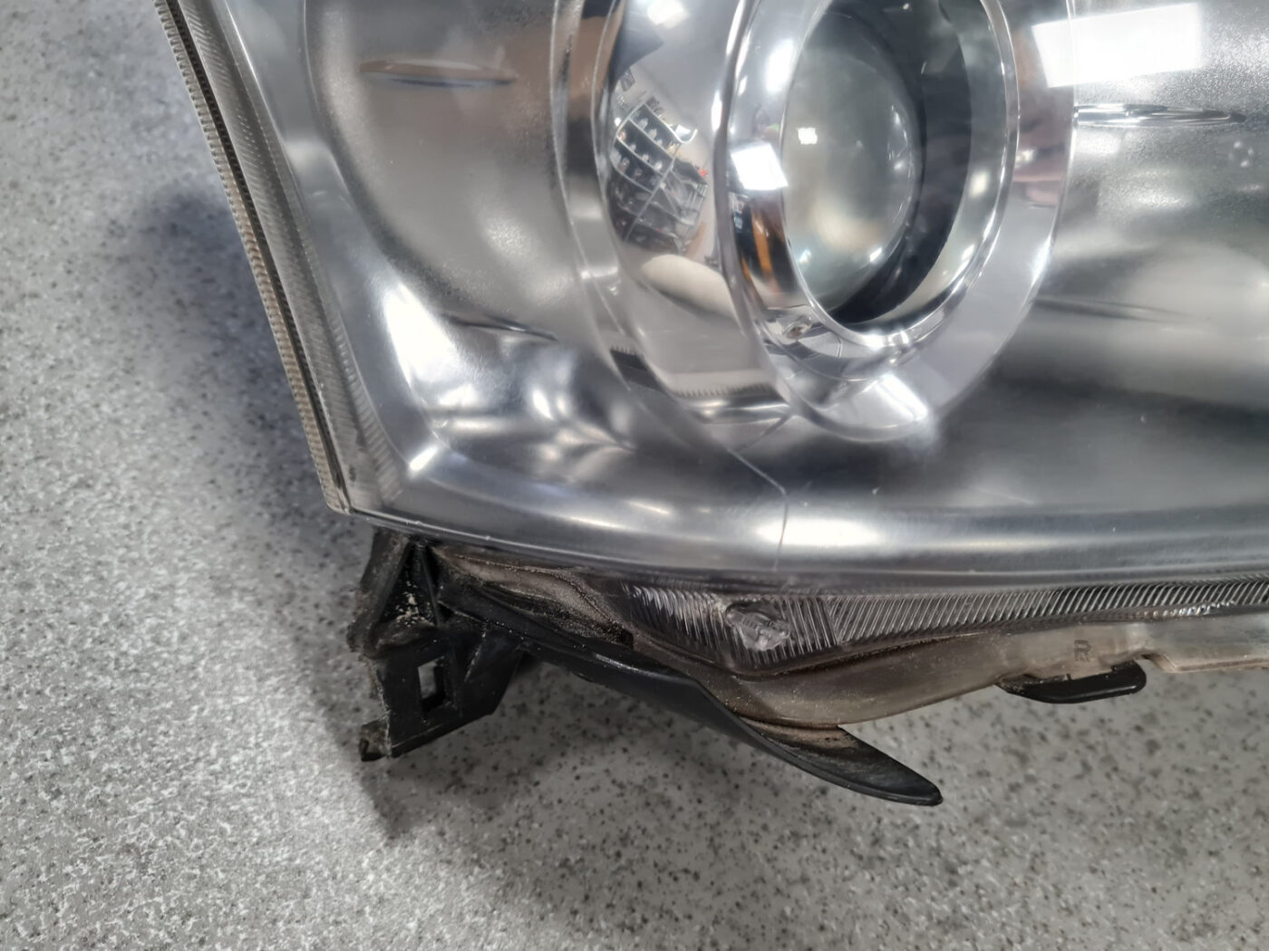 Priekšējais labais lukturis priekš TOYOTA AVENSIS 2007 UNIVERSAL