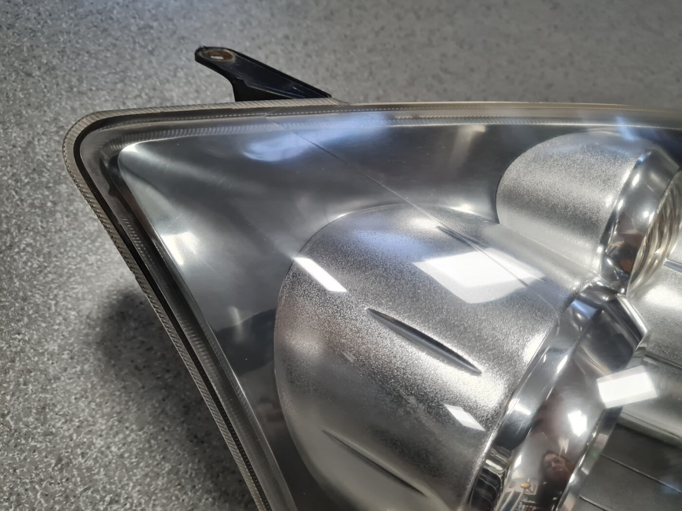 Priekšējais labais lukturis priekš TOYOTA AVENSIS 2007 UNIVERSAL