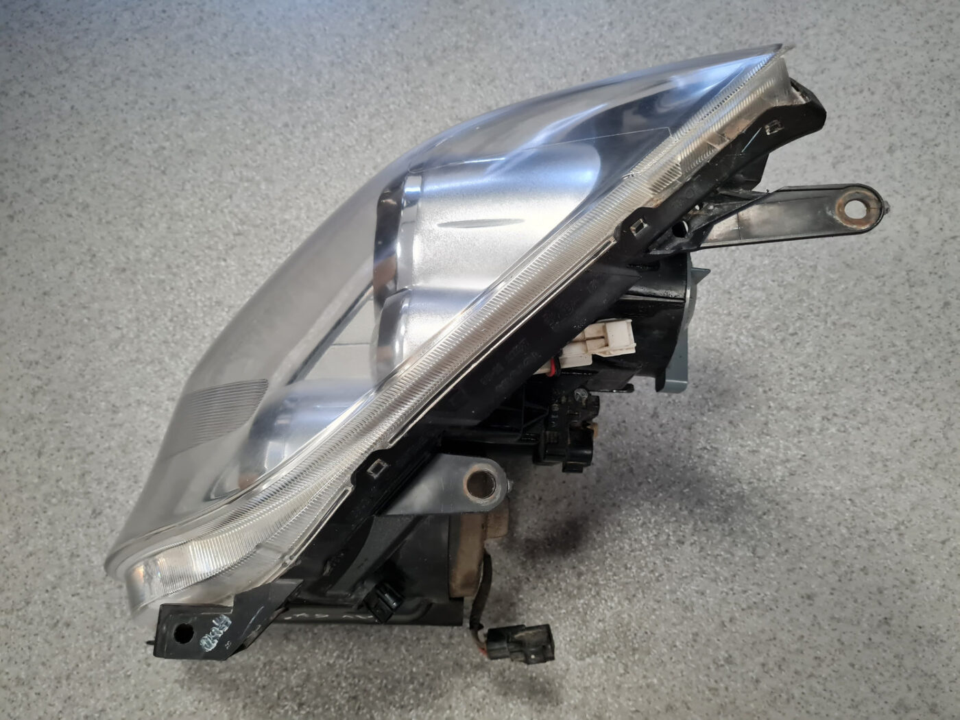 Priekšējais labais lukturis priekš TOYOTA AVENSIS 2007 UNIVERSAL