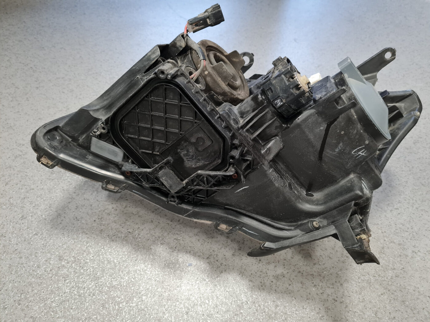 Priekšējais labais lukturis priekš TOYOTA AVENSIS 2007 UNIVERSAL