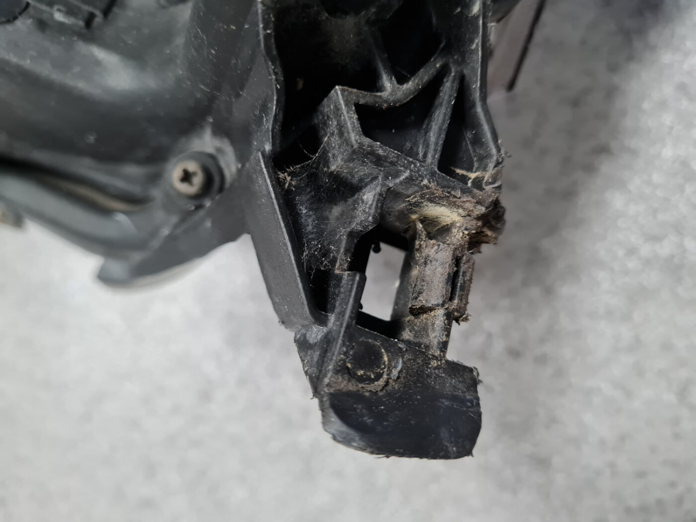 Priekšējais labais lukturis priekš TOYOTA AVENSIS 2007 UNIVERSAL