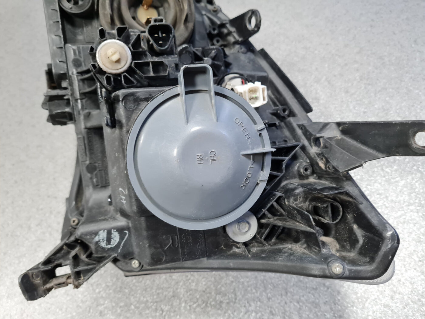 Priekšējais labais lukturis priekš TOYOTA AVENSIS 2007 UNIVERSAL