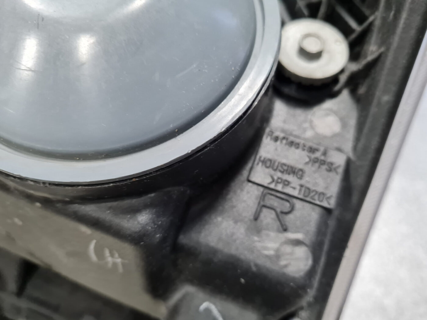 Priekšējais labais lukturis priekš TOYOTA AVENSIS 2007 UNIVERSAL