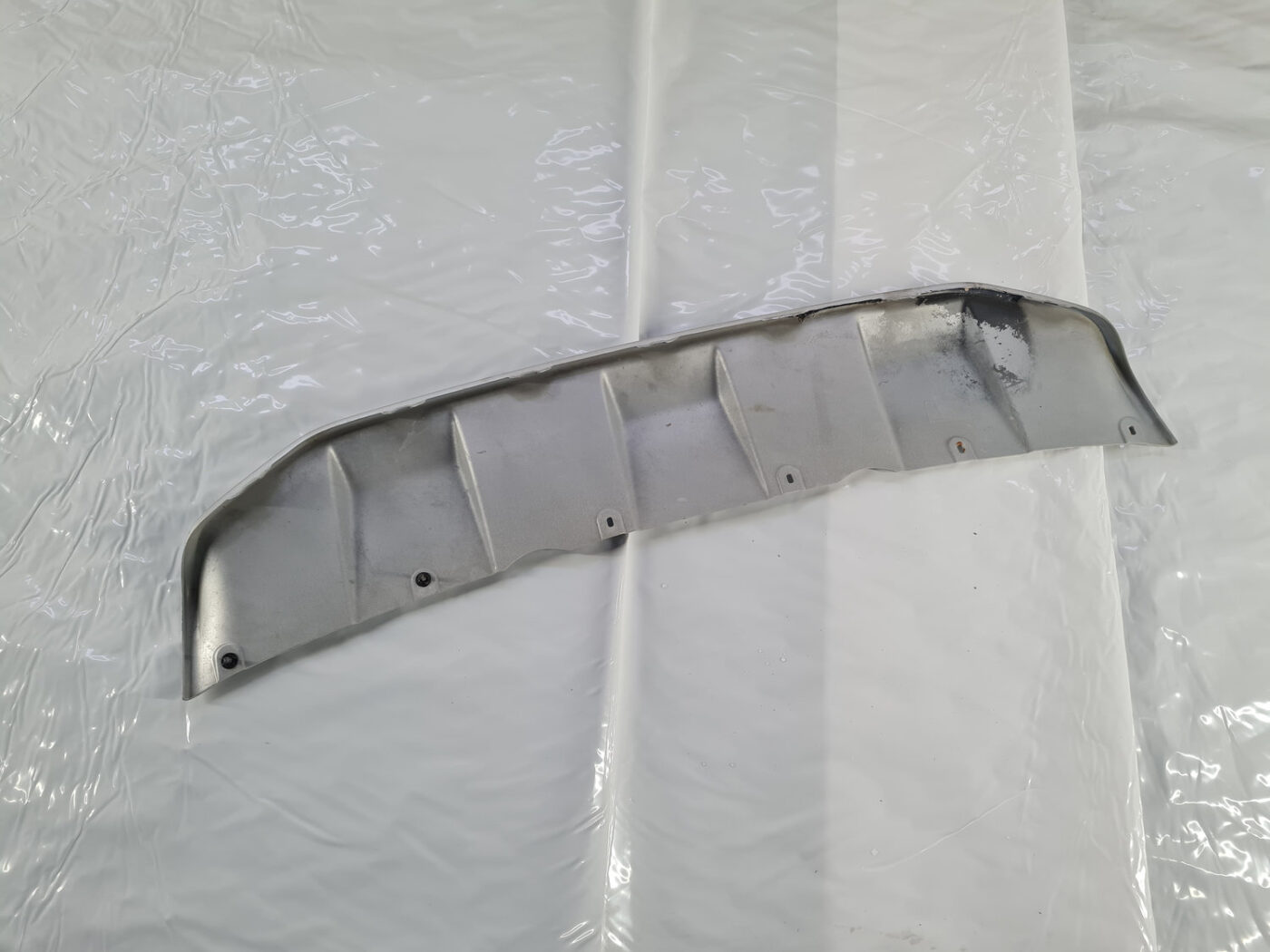 Bufera spoileris priekš VW AMAROK 2010-2020 7 Bufera spoileris priekš VW AMAROK 2010-2020