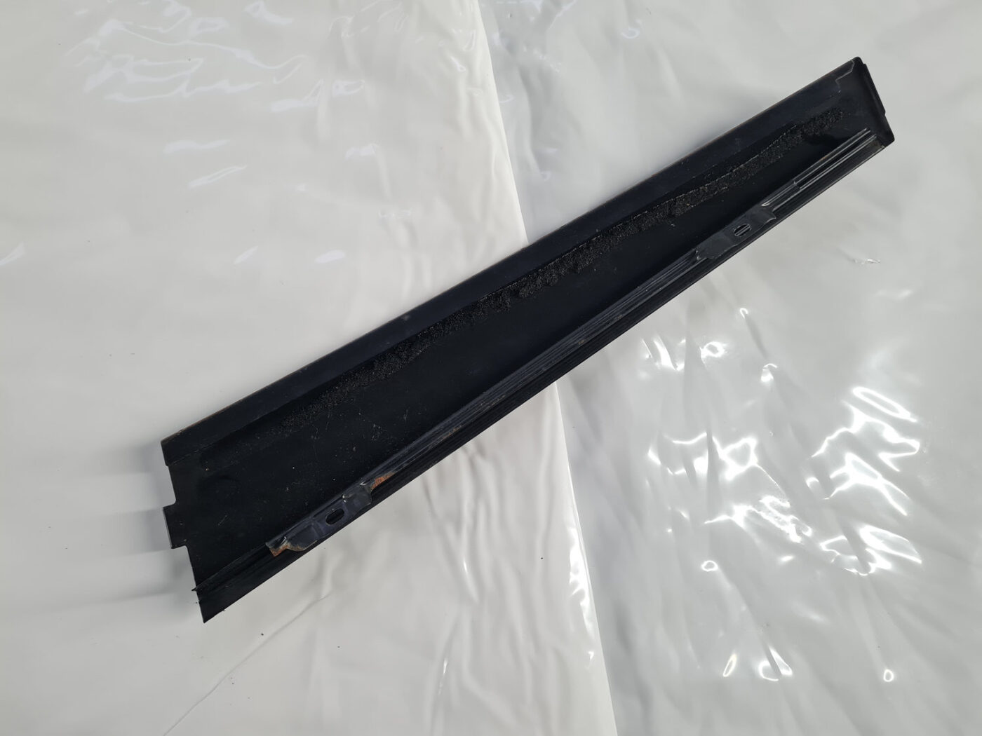 Durvju stikla moldings priekš VW PASSAT B6 2006 ANGL. UNIVERSAL 5 Durvju stikla moldings priekš VW PASSAT B6 2006 ANGL. UNIVERSAL