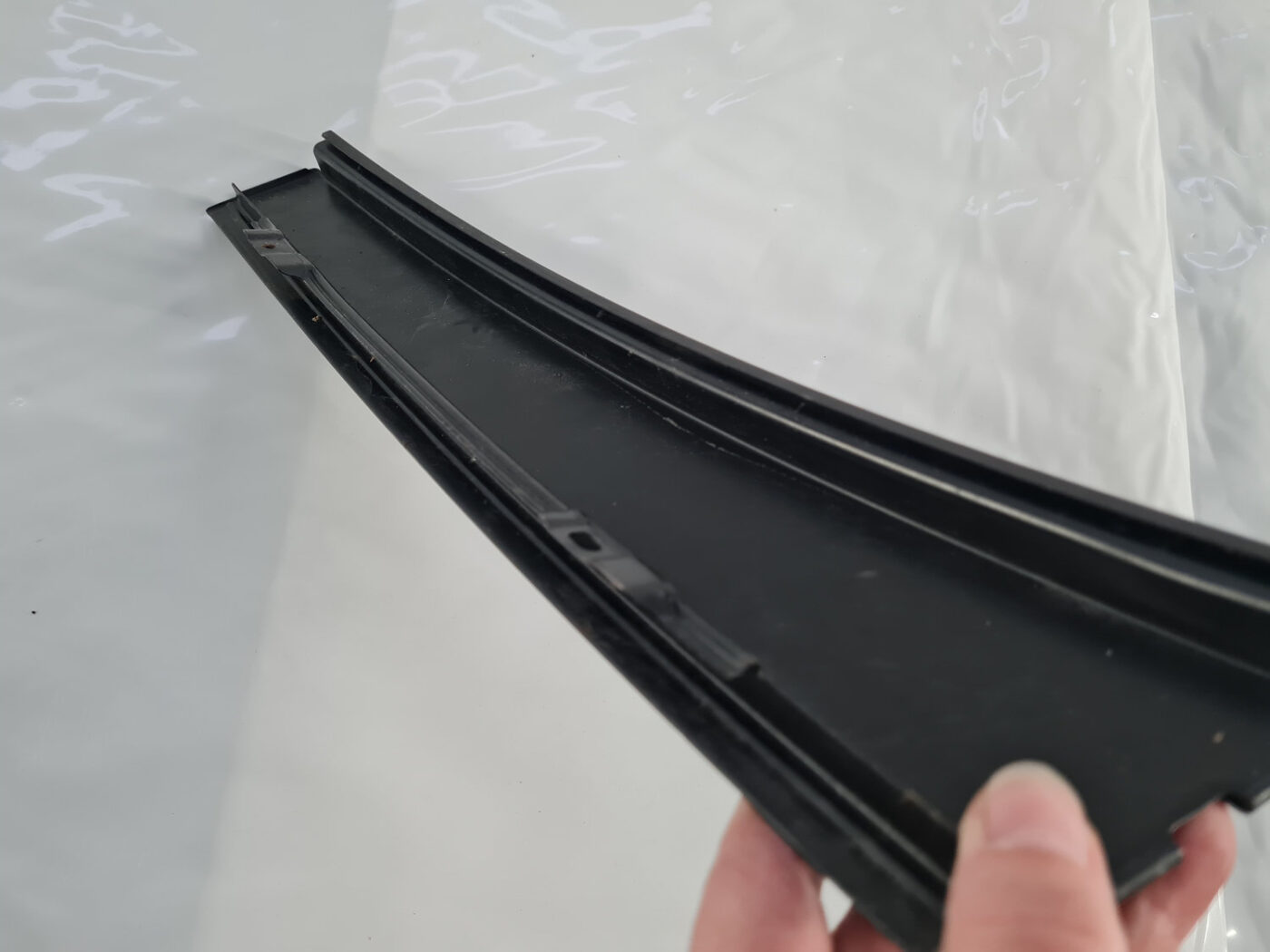 Durvju stikla moldings priekš VW PASSAT B6 2006 ANGL. UNIVERSAL 4 Durvju stikla moldings priekš VW PASSAT B6 2006 ANGL. UNIVERSAL