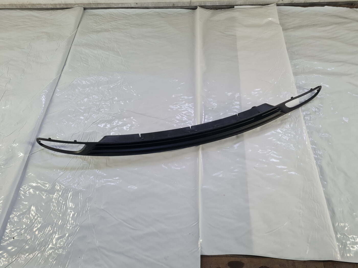 Bufera reste priekš Hyundai Grand Starex 2007-2023 1 Bufera reste priekš Hyundai Grand Starex 2007-2023