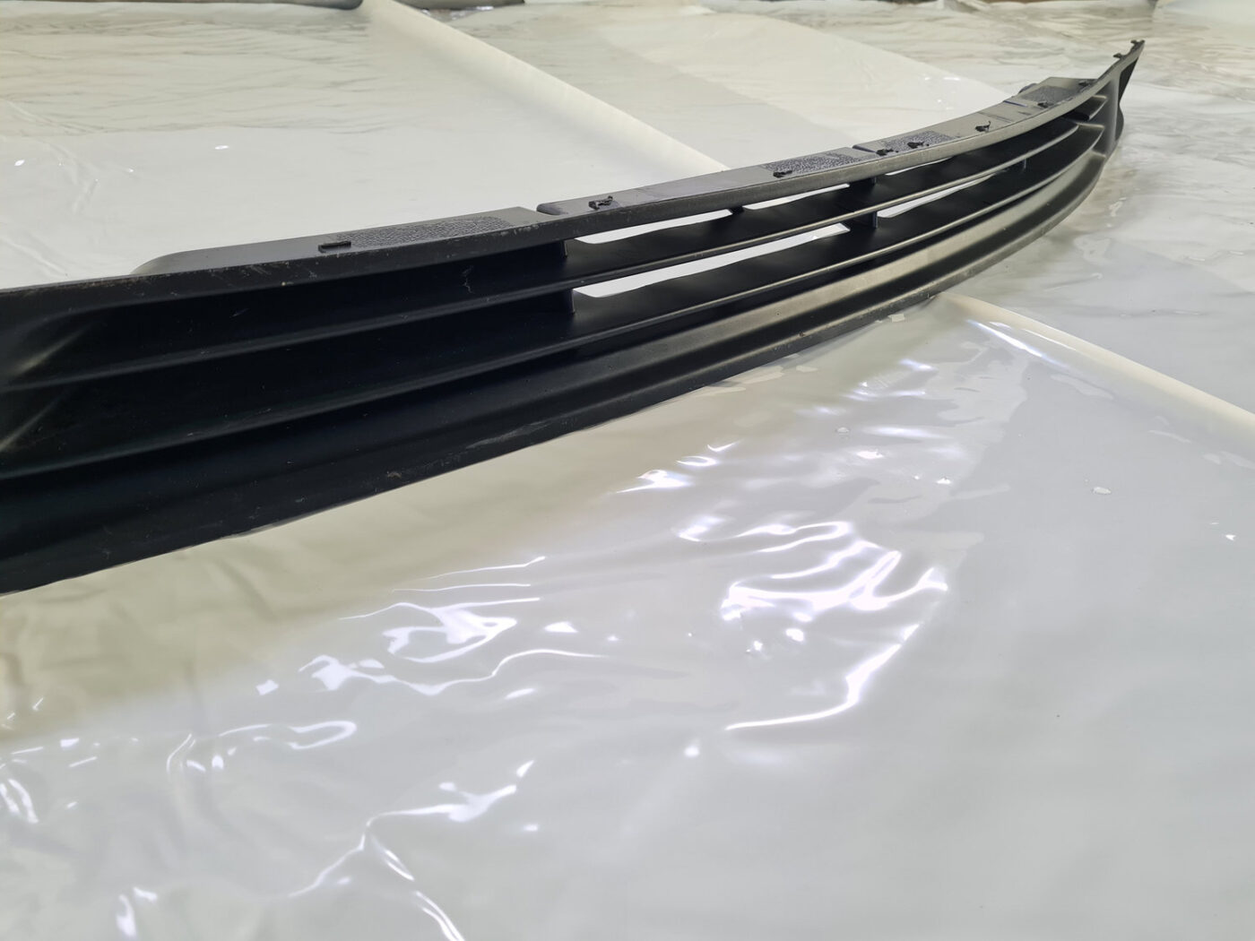 Bufera reste priekš Hyundai Grand Starex 2007-2023 17 Bufera reste priekš Hyundai Grand Starex 2007-2023