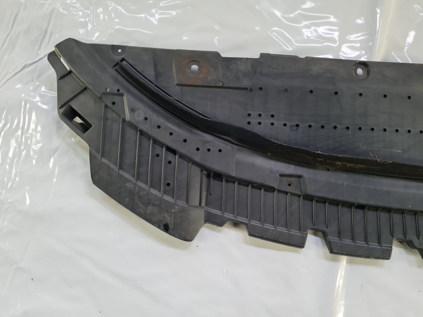 Priekšēja bufera aizsargs priekš AUDI A7 2011 SPORTBACK