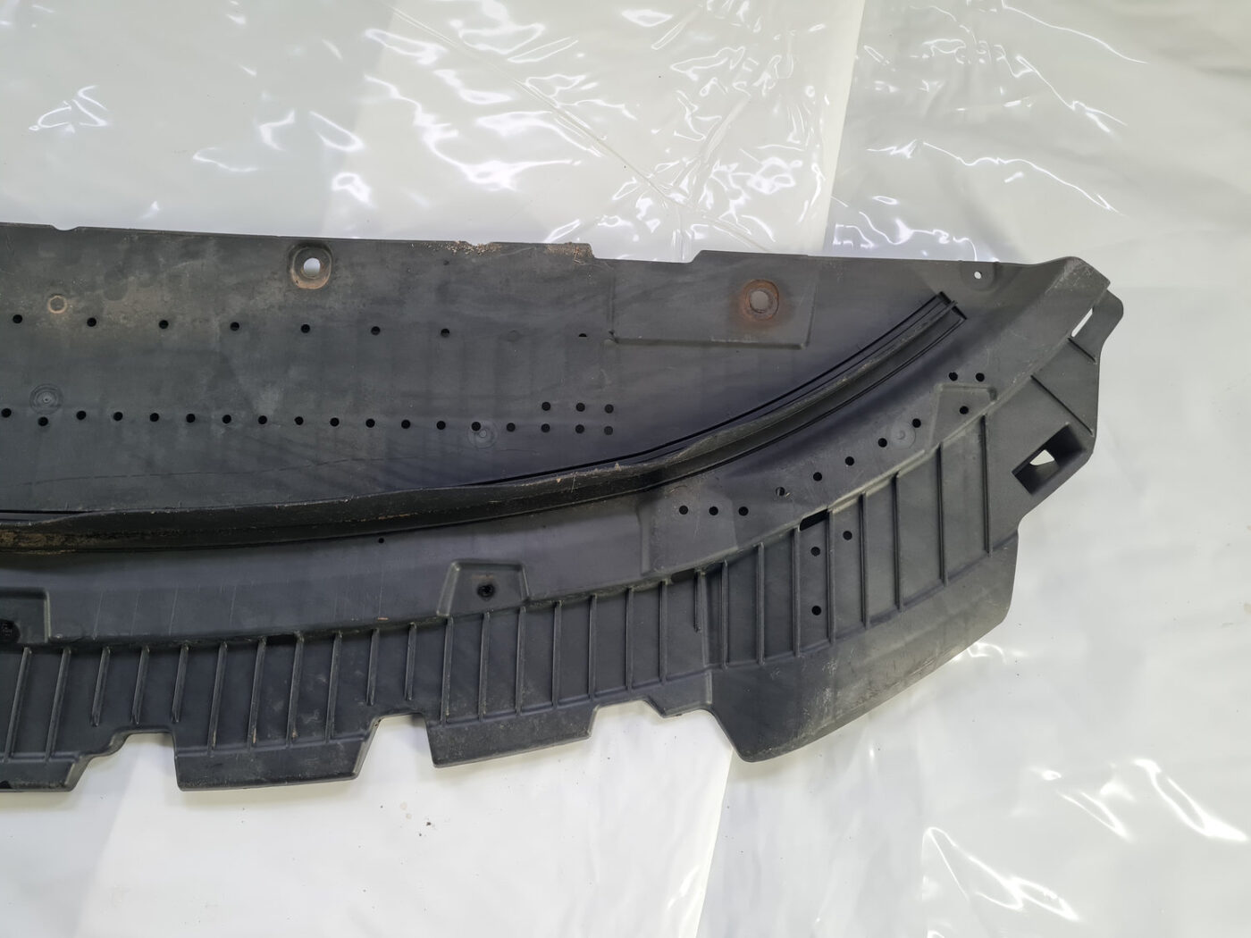 Priekšēja bufera aizsargs priekš AUDI A7 2011 SPORTBACK