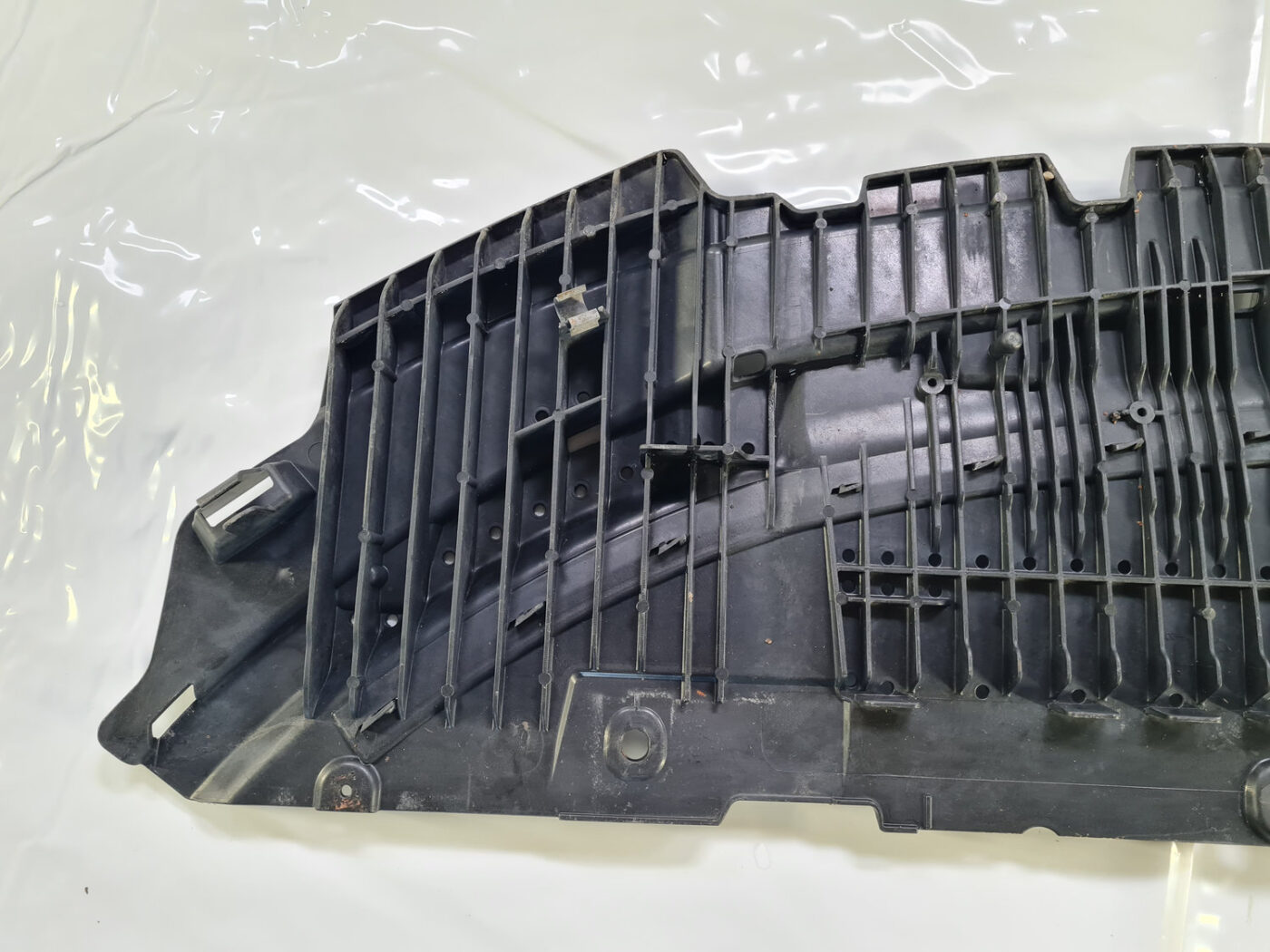 Priekšēja bufera aizsargs priekš AUDI A7 2011 SPORTBACK