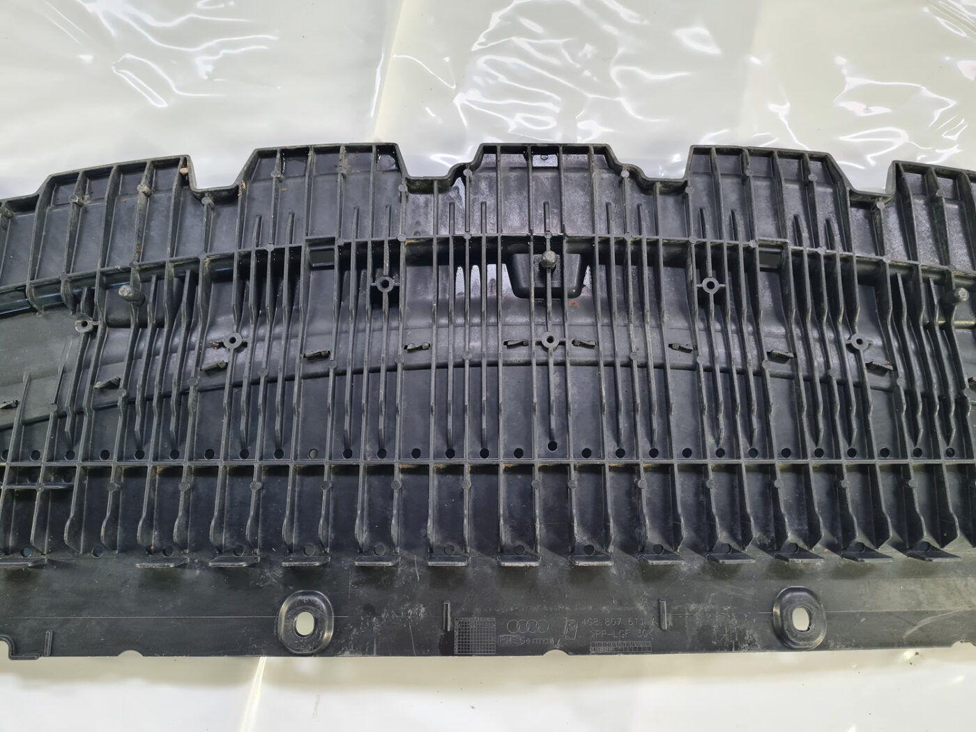 Priekšēja bufera aizsargs priekš AUDI A7 2011 SPORTBACK