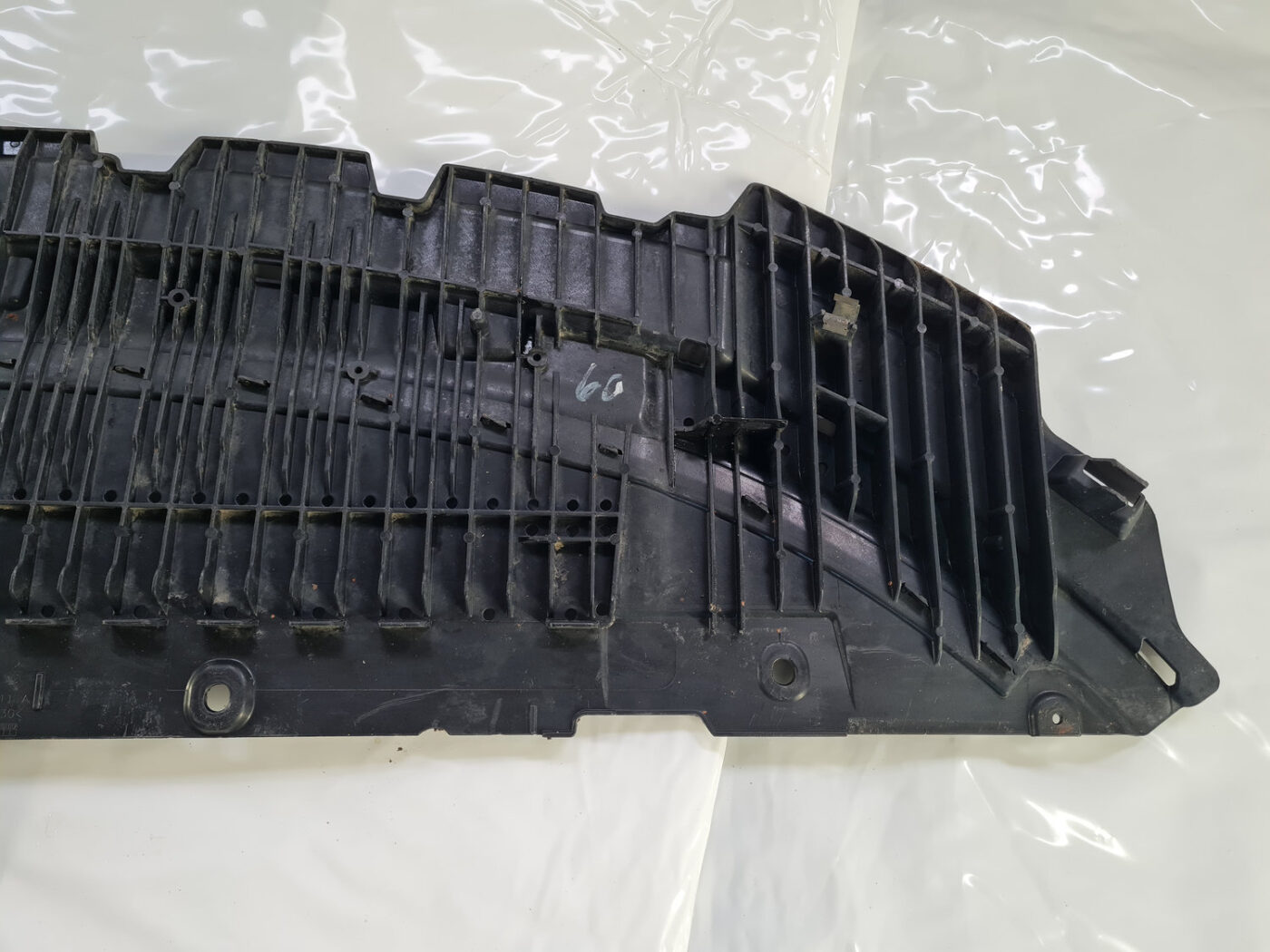 Priekšēja bufera aizsargs priekš AUDI A7 2011 SPORTBACK